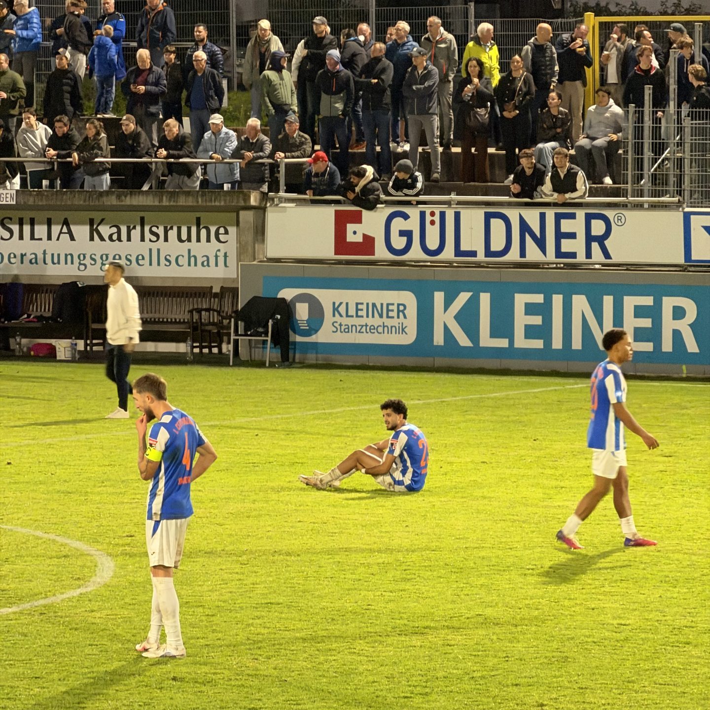 Bitterer Derbyabend für den 1. CfR – Nöttingen entscheidet intensives Duell mit 4:1 für sich